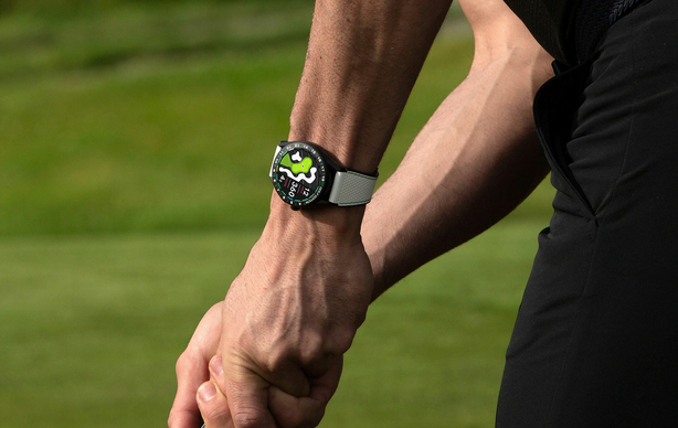 Golfové inteligentní hodinky TAG HEUER
