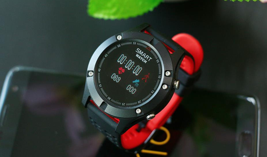 No.1 odhaluje Smartband No.1 F5 s vestavěným GPS + 25 dní v pohotovostním režimu